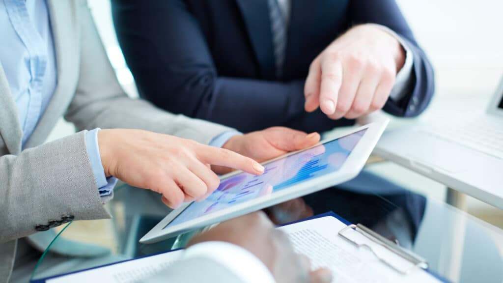 people using an ipad/tablet